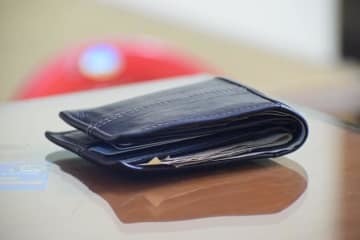 小さい財布だと金運ダウン？お金は貯まらない？ 画像
