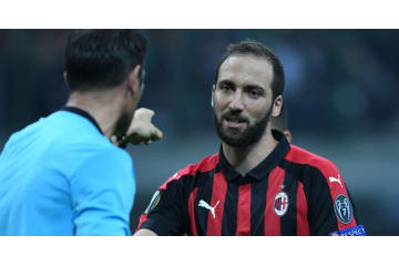 イグアインも加担…「死ぬほど笑った」爆弾どっきりがシャレにならん！ 画像