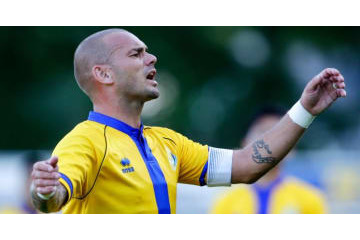 謎の一発退場にキレたスナイデル、「あばよ、カタール」発言を否定 画像