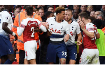 アーセナルvsトッテナム！問題の「バトルシーン」を動画で見る 画像