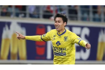 鎌田、カップ戦で決めた！早くも公式戦二桁ゴール達成 画像