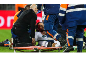 元ドルトムントのスボティッチ、ピッチ上で大量流血…病院に運ばれる 画像