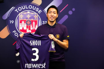 この1年で欧州移籍した日本人センターバックとその評価額 画像