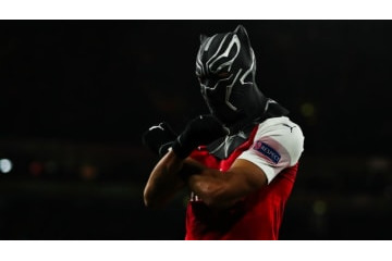 オーバメヤング、「パンサー」 な最新カスタムスパイクが渋い 画像