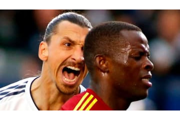 イブラヒモヴィッチ、相手選手に謝りにいくも門前払いされる 画像