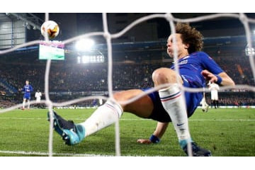 決勝進出を導いた！ダヴィド・ルイス、髪の毛も振り乱す「カンフークリア」が話題 画像