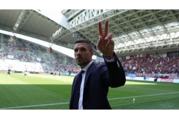 神戸のポドルスキ、クロップ監督は「×××なヤツ」 画像