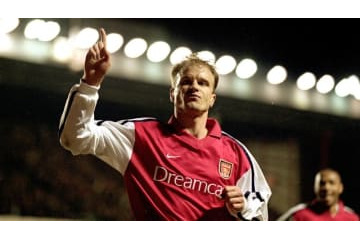 完璧主義者ベルカンプ、DFを瞬殺した3つの「悪魔的トラップ」 画像