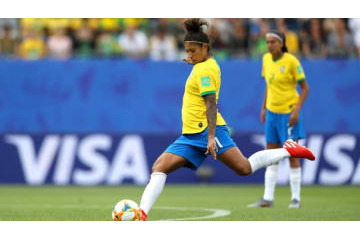 女子W杯開幕！いきなり決まった「ビューティフルFK」 がすごいぞ 画像