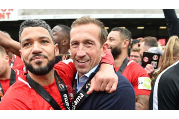 49歳の監督が急死したクラブ、感動的な「追悼映像」が大きな話題に 画像