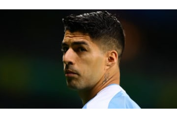 日本代表と戦うスアレス、19歳でスカウトされた時の話がおもしろい 画像