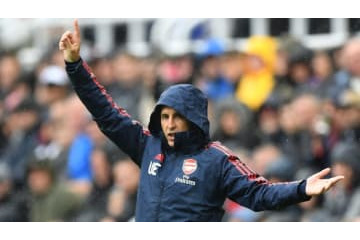 アーセナルファン騒然！エメリ監督が開幕戦で「ブッ壊れたシーン」がこれ 画像