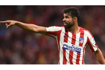 強面ジエゴ・コスタ、背後からボールをぶつけるとこうなる 画像