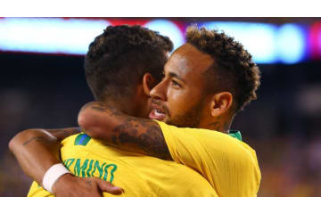 ネイマールとフィルミーノ、あの元Jリーガーとハグ！これはグッとくる 画像