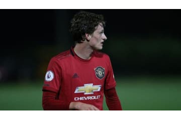 ガン克服のユナイテッド19歳、「プレー復帰の感動的瞬間」がこれ 画像