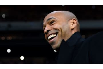 アンリ、元Jリーガーを「最強10番、モンスター、神」と褒めちぎる！ 画像