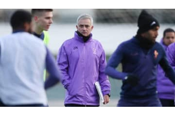 モウリーニョ新監督、ソン・フンミンとの「初対面ハグ」がこれ 画像