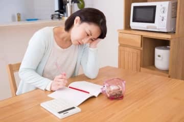 52歳貯金なく、ローンの返済が世帯収入の50％に達しています…… 画像