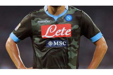 サッカーで印象的だった「迷彩柄」ユニフォーム8選 画像