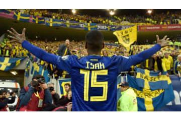 「バカには屈しない！」スウェーデン代表FW、人種差別でも試合放棄拒否 画像