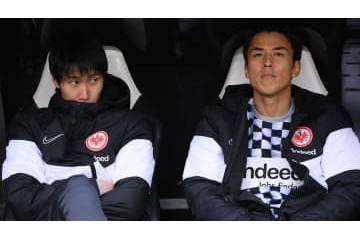 長谷部と鎌田、例のダサセーターで新年の挨拶をする映像がこれ 画像