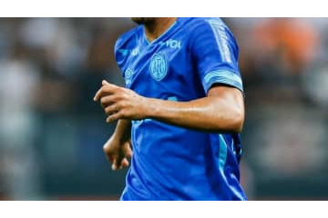 本田移籍のブラジル、選手が乱入者をボコボコにする「衝撃シーン」がこれ 画像