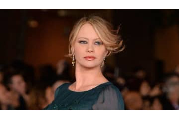 熱狂的ラツィオサポのセクシー女優、パルマ戦勝利で脱ぐ 画像