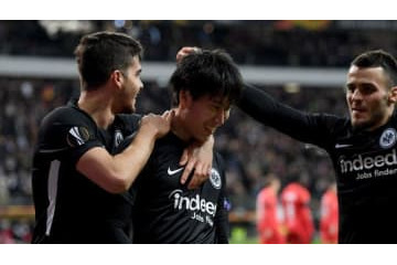 衝撃3ゴールの鎌田大地、冷静すぎる「マイクロループ弾」がこれ 画像