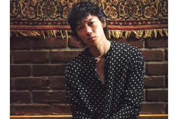 綾野 剛がホテルのバーで放った一言に全員緊張！？大人の男の色香に圧倒された夜 画像