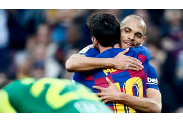 バルサ緊急補強FW、「服を洗わない！」と歓喜したメッシとのハグシーンがこれ 画像