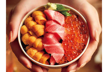 うにといくらがキラキラ輝く海の宝石箱が味わえる！都内屈指の人気海鮮丼５選 画像