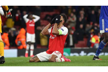 アーセナルFWオーバメヤング、泣く…「あってはならない大ミス」がこれ 画像
