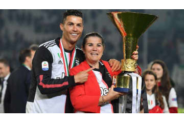 ロナウド、脳卒中の母を見舞う…「4時間」でイタリアへとんぼ返り 画像