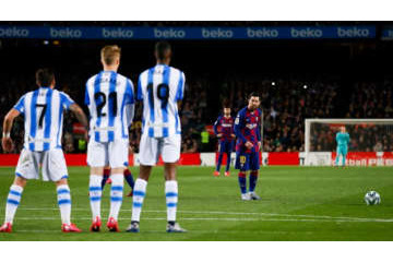 メッシの必殺フリーキックを封じた「驚きの壁3人だけ作戦」がこれ 画像