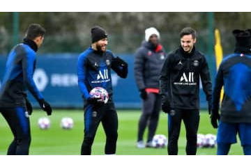 ネイマールもはしゃぐ！PSGの「ワチャワチャ罰ゲーム」がこれ 画像