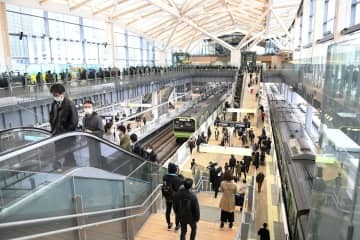 山手線新駅に5万4千人 画像