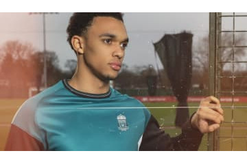 南野のリヴァプール、最新レトロコレクションを発表！注目は「エンブレム」 画像