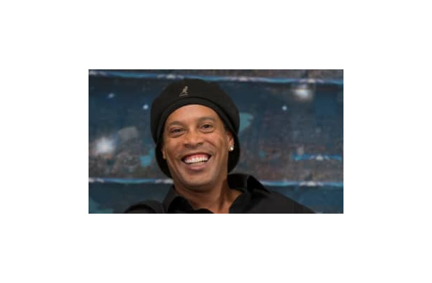 ロナウジーニョ、自宅軟禁なのにTV番組に出演！そのシーンがこれ