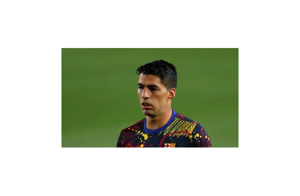 スアレス、メッシと私服センス似る？ド派手な「ドルガバTシャツ」がこれ