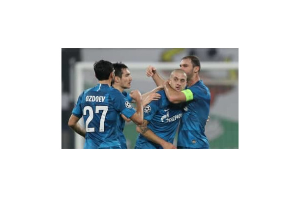 2冠のゼニト、優勝直後に優勝トロフィーを壊す…「その瞬間」がこれ