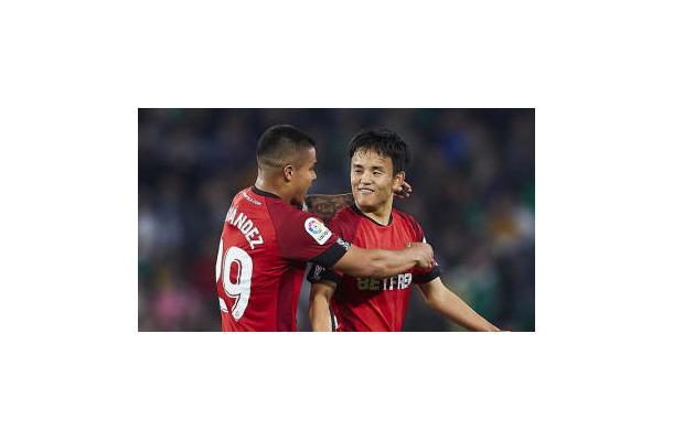 自称シャイの久保建英、「あのコミュ力を培った」意識がこれ