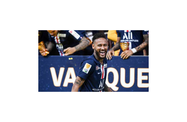 ネイマール、やりやがった！伝家の宝刀「レインボーフリック」がこれ