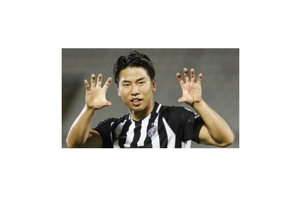 浅野拓磨、セルビアでハットトリックの大暴れ！味方の「やさしすぎるパス」がこれ