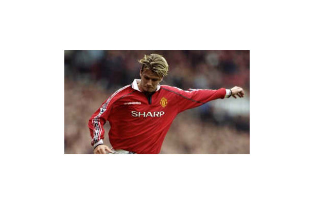 ベッカムの右足が伝説になった日！何度でも見たい「神業シュート」がこれ