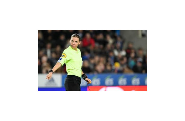 史上初！UEFAチャンピオンズリーグ、初めて女性審判が主審を担当