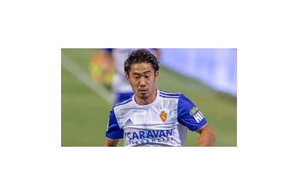 香川真司、ギリシャ入り！「全身PAOKファッション」がこちら