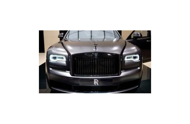 クルトワの4000万円愛車、故障してトラックで運ばれる