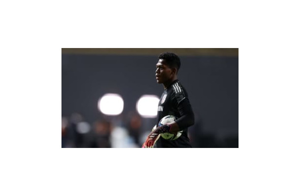 「シュートが入らない！」 浦和GK鈴木彩艶、内田篤人がカワイイと絶賛する