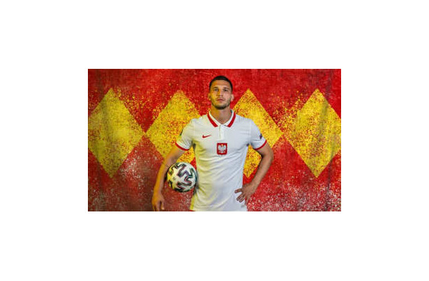 道端に老婆が倒れている→「どうする？」 ヤクブ・シフィエルチョクの選択【EURO2020はみだし選手名鑑】