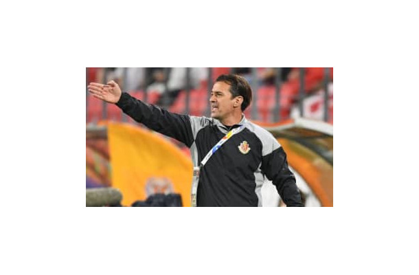 名古屋、フィッカデンティ監督が退任。長谷川健太氏が新指揮官に